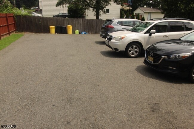 Building Photo - 28 White Meadow Ave