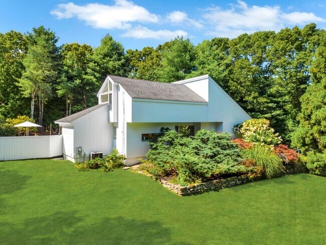 Building Photo - 3 Lynda Ln