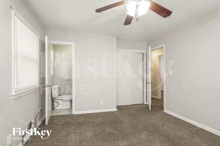 Building Photo - 6312 E 102nd St