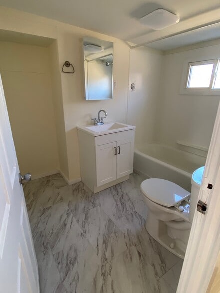 Building Photo - 230 Main St