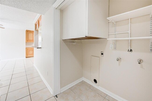 Building Photo - 12028 Mighty Oak Dr
