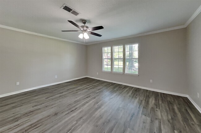 Building Photo - 3602 Bear Lake Dr