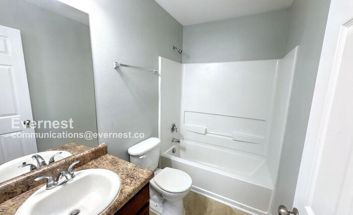Building Photo - 222 Bermuda Lakes Dr