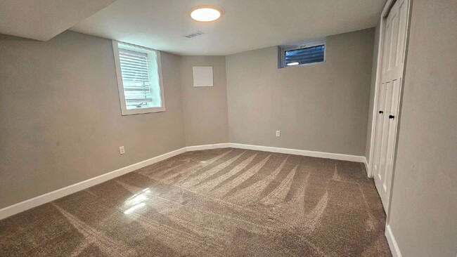 Building Photo - Amazing 4-Bedroom Retreat with 2 Full Baths and 2400 Sq Ft of Space in Minneapolis.