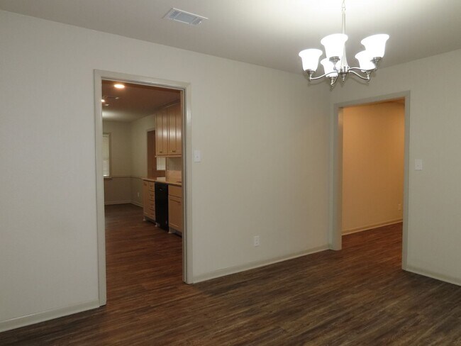 Building Photo - Updated 5 bedroom, 3 bathroom home in Tyle...