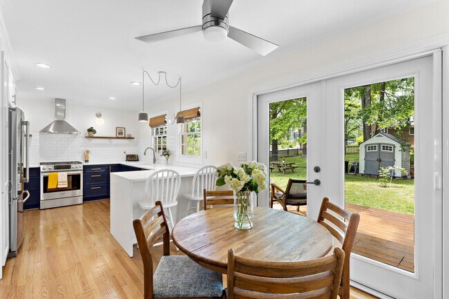 Building Photo - Fully Furnished Home, Short Term Leases Op...