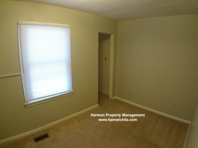 Building Photo - 3518 E 14th St N