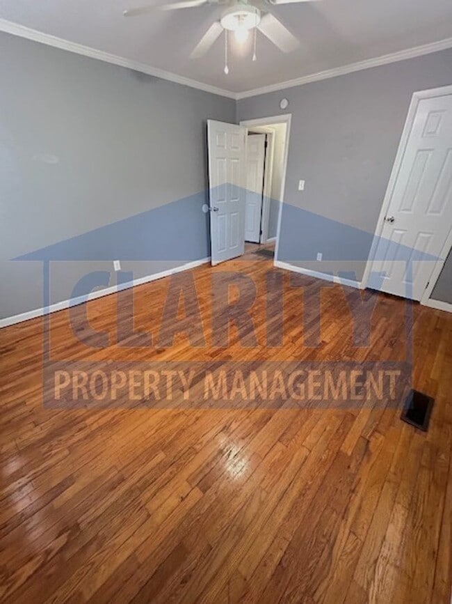 Building Photo - Centrally located 2 bed, two bathroom home!