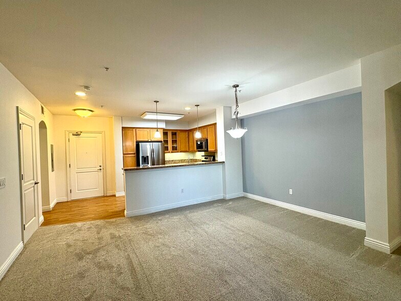 Building Photo - 1310 Creekside Dr