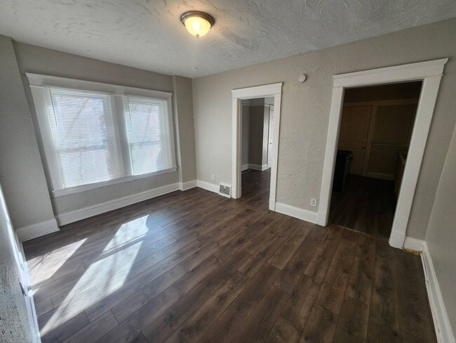 Building Photo - 800 E 95th St
