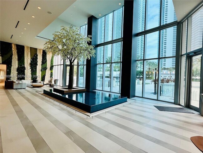 Building Photo - 851 NE 1st Ave