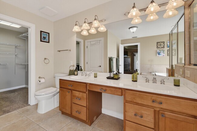 Building Photo - 3221 SE Quay St