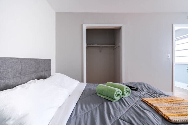 Building Photo - 605 Dennison Ave