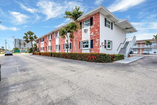 Building Photo - 810 Lake Shore Dr