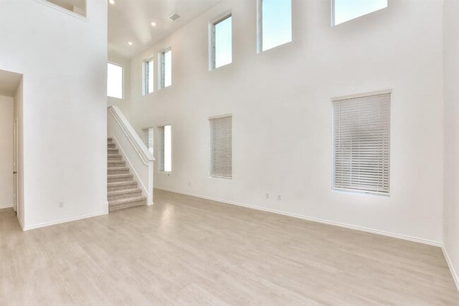 Building Photo - 18010 Cedar Waxwing Wy