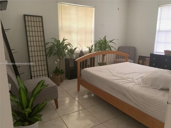 Primary Photo - 12215 NE 9th Ave