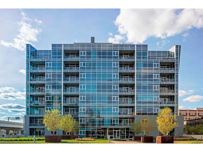 Building Photo - 345 6th Ave N