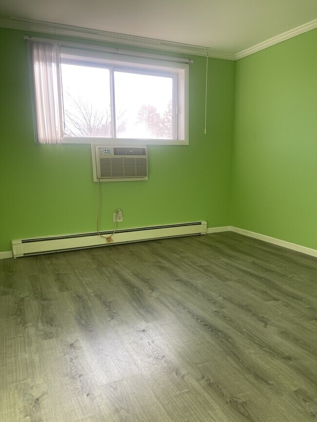 Building Photo - 9445 Kenton Ave