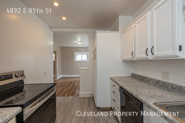 Building Photo - Wonderfully Renovated Colonial