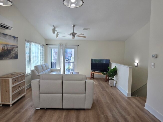 Building Photo - 32 Gulf Breeze Ct