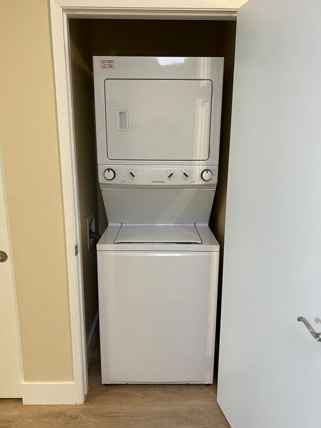 Building Photo - Fully Furnished & remodeled, ground floor,...