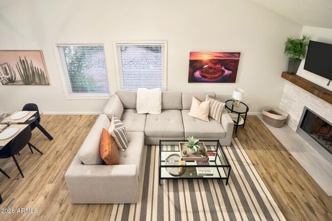 Building Photo - 322 E Bluebell Ln