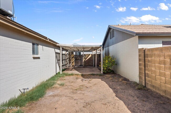 Building Photo - 1055 N Recker Rd