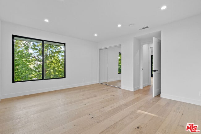 Building Photo - 18101 Green Meadow Dr