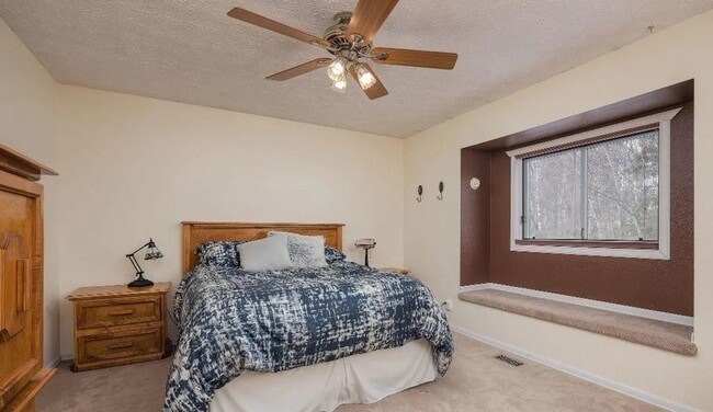 Building Photo - Cozy 3 Bedroom, 2.5 Bath Home in Eagle River