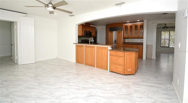 Building Photo - 1313 Mango Ave