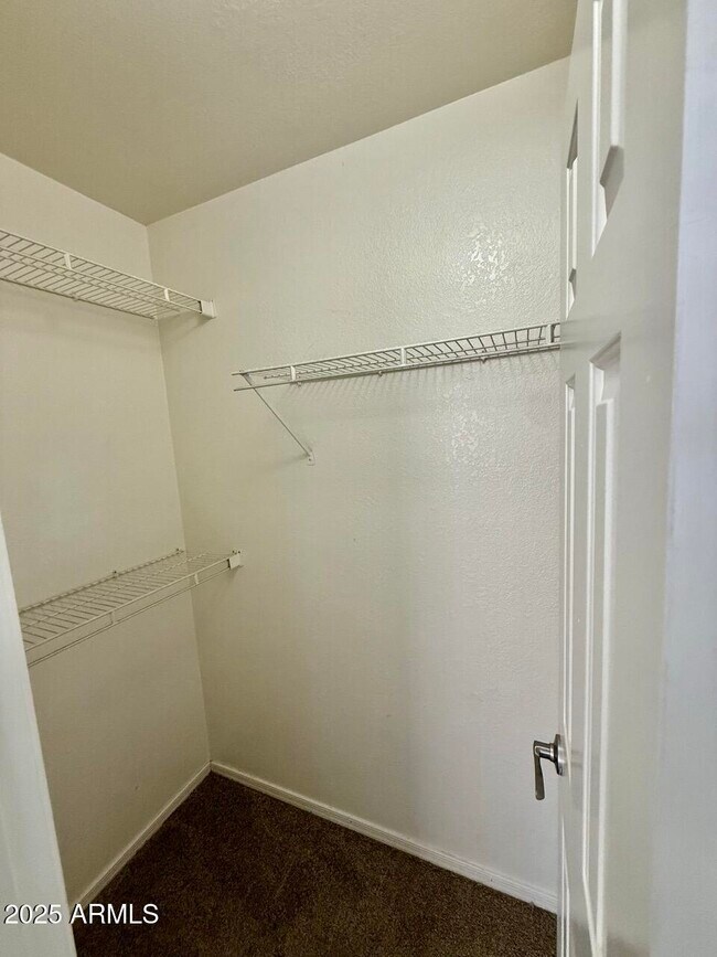 Building Photo - 646 N Cobblestone St