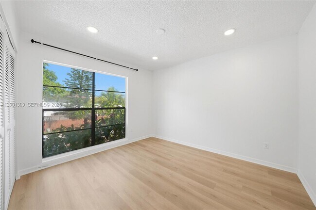 Building Photo - 6704 SW 114th Pl