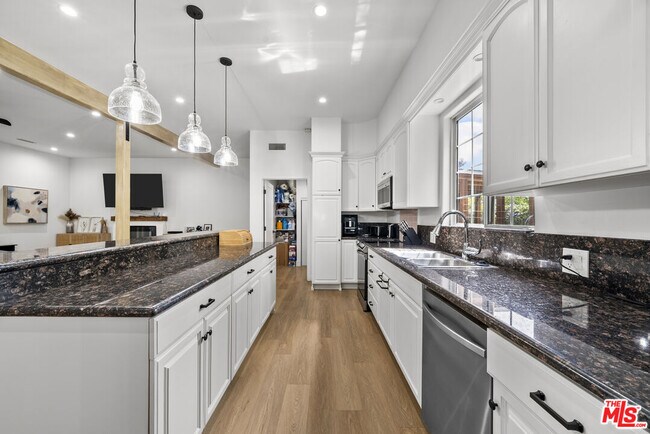 Building Photo - 5656 Penfield Ave