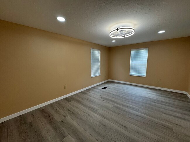 Building Photo - Newly Remodeled 3 Bedroom Manufactured Home in Suwannee County
