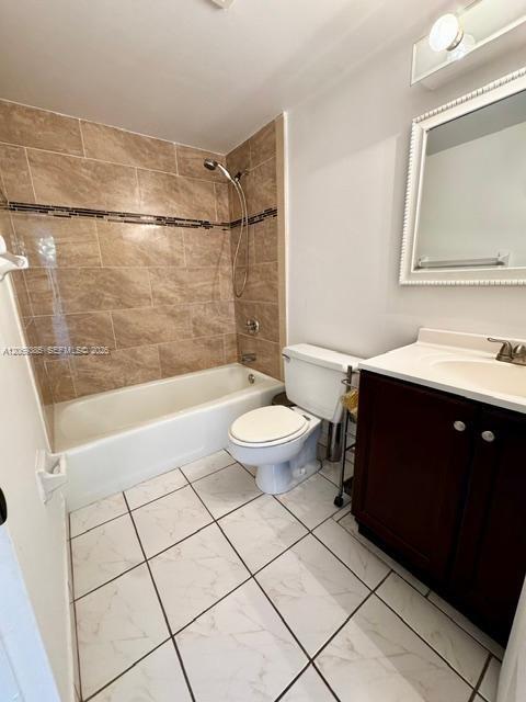 Building Photo - 610 Tennis Club Dr