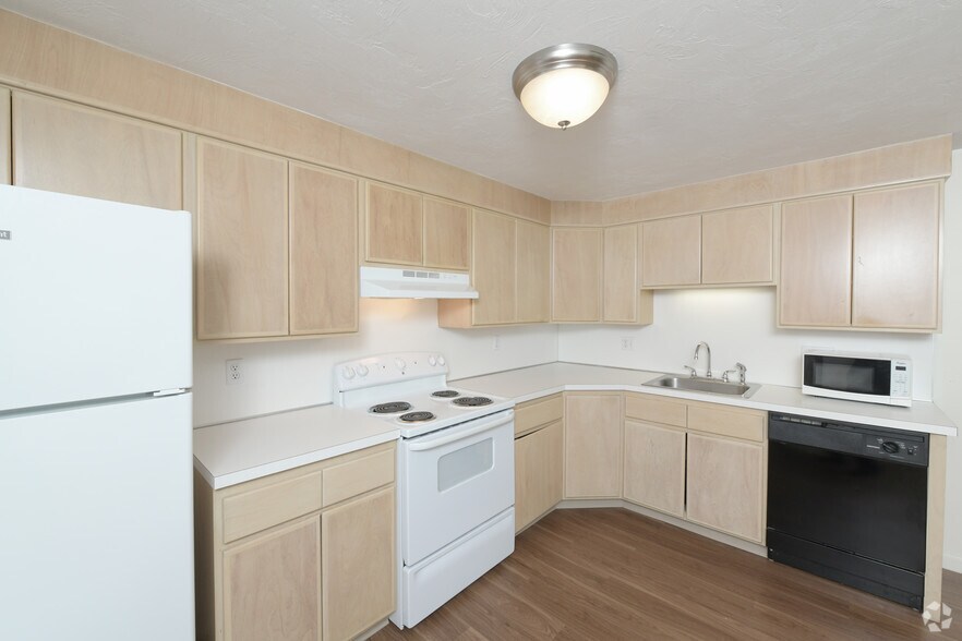 Canton Estates Apartment Homes 32 Neponset St Canton MA 02021 Apartment Finder