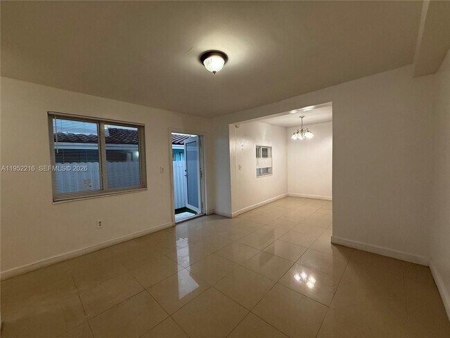 Building Photo - 1122 NW 32nd Ct