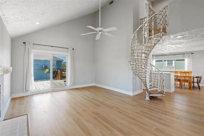 Building Photo - 4034 Reeves Dr