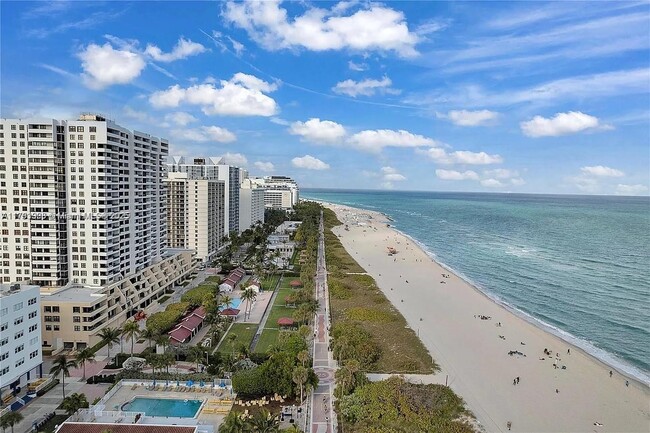 Building Photo - 2555 Collins Ave