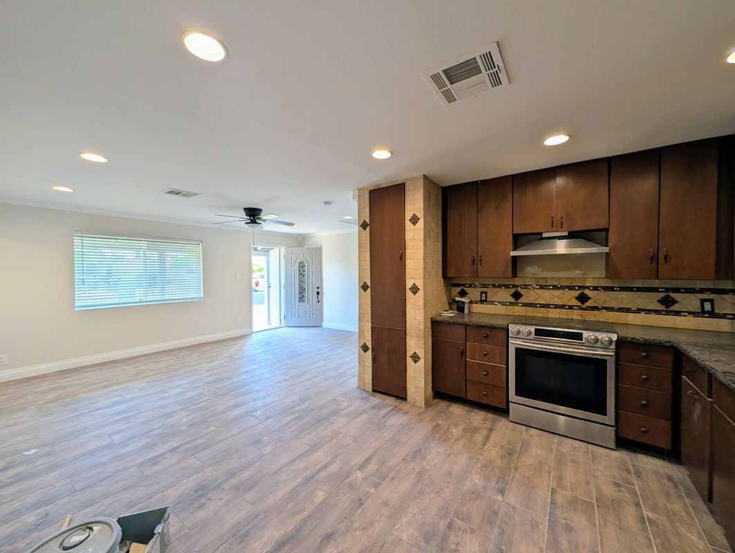 Building Photo - 13208 W Tuckey Ln