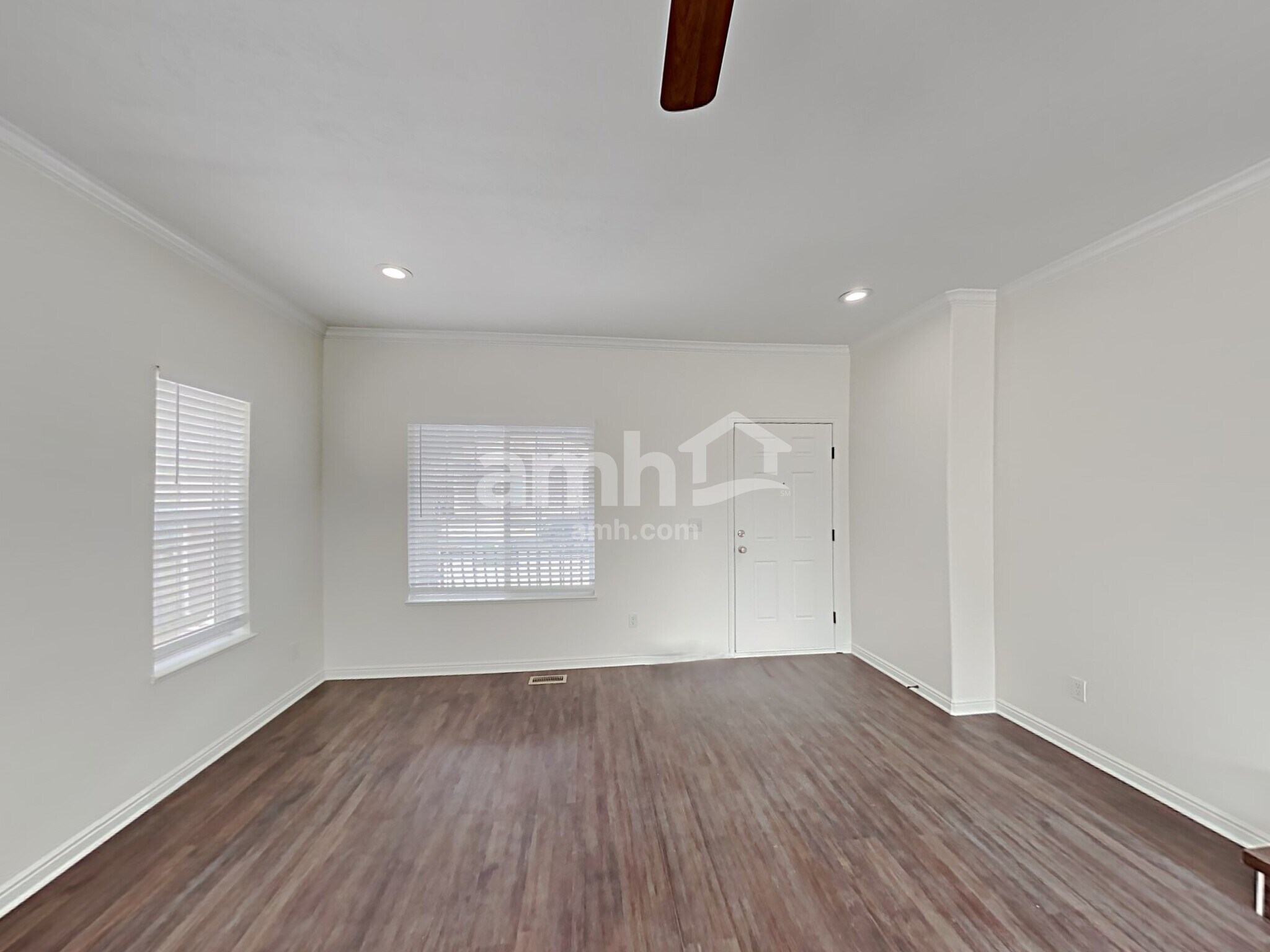 Building Photo - 7506 Addison Ave