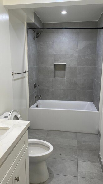 Building Photo - 10760 Rose Ave