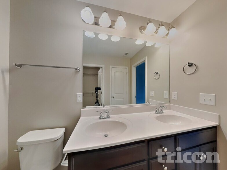 Building Photo - 219 Plains Dr