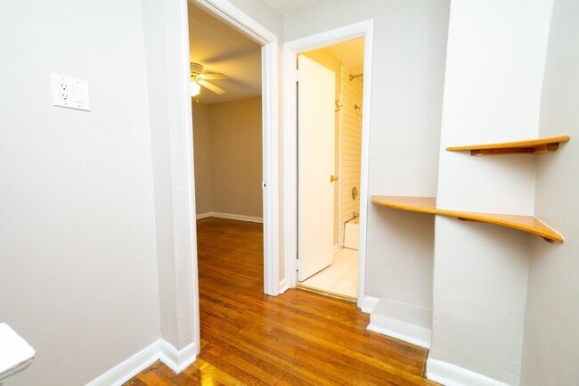 Building Photo - Charming 2 Bedroom 1 bath Row near Rittenh...