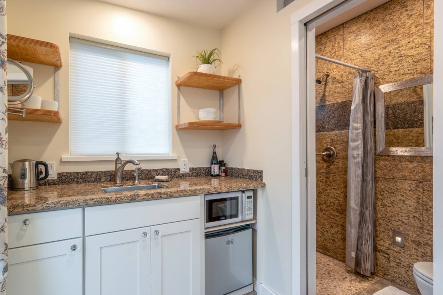 Building Photo - 3924 SE Grant Ct