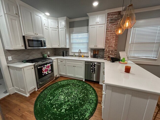 Building Photo - Contact Peggy 501 676 1758