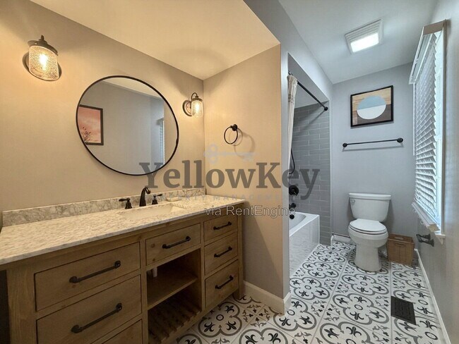Building Photo - 11121 Indian Woods Dr