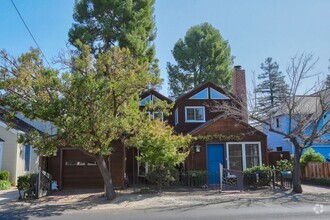 Building Photo - 3 Bed/ 2 Bath Palo Alto home in the heart ...