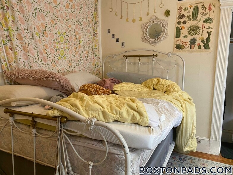 Building Photo - 447 Park Dr