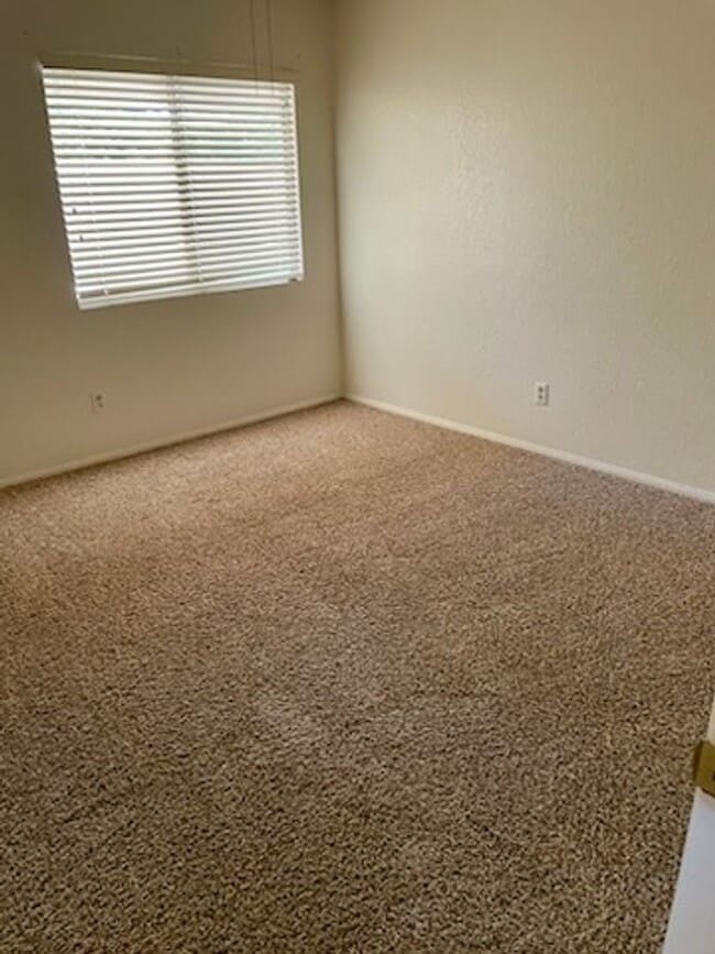 Building Photo - 3 Bedroom, 2 Bath Remodeled House in Hemet...